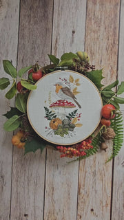 Rotkehlchen und Fliegenpilz – Stickdatei für 13x18 cm Rahmen