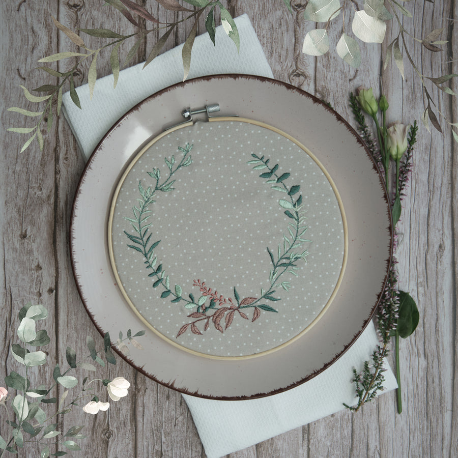 Stickdatei Kranz mit Trockengräsern