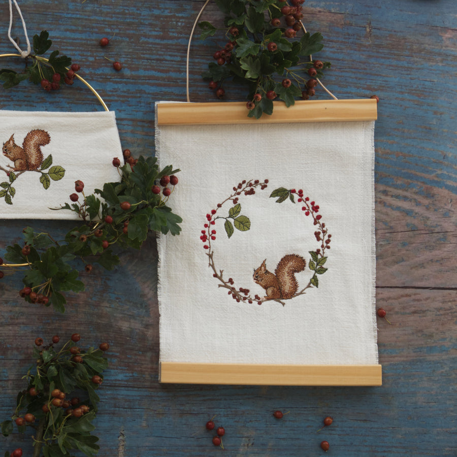 Embroidery file: Squirrel in a large berry wreath