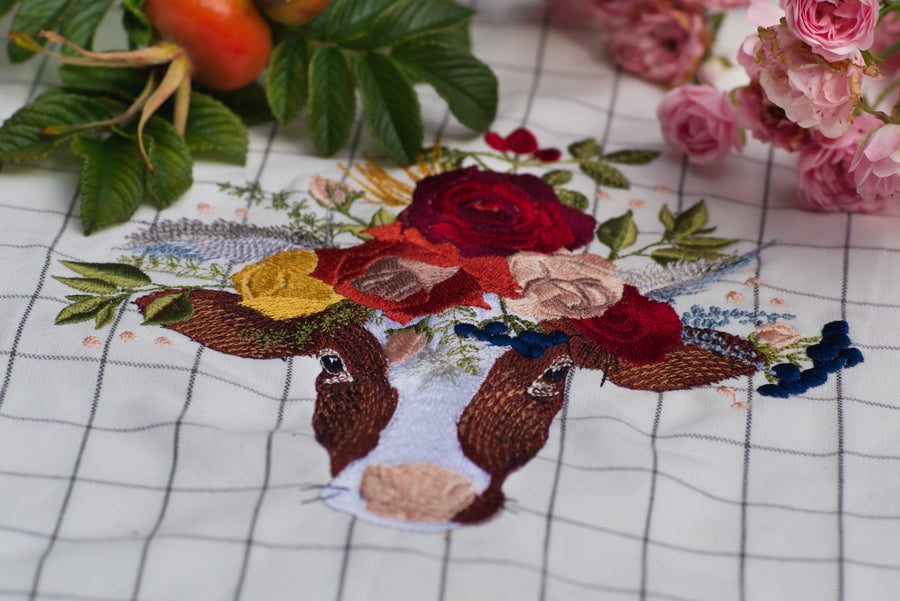 Stickdatei Kuh für große Rahmen und Knebelknopfverschluss