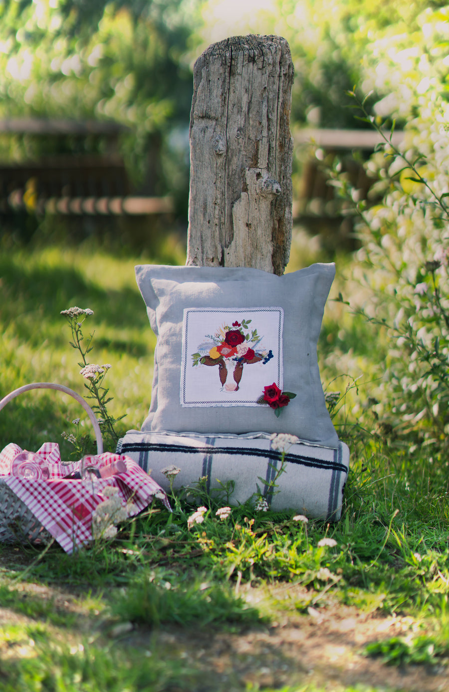 Stickdatei Kuh für große Rahmen und Knebelknopfverschluss