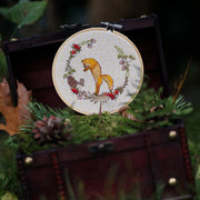 Stickdatei Fuchs im Hagebuttenkranz